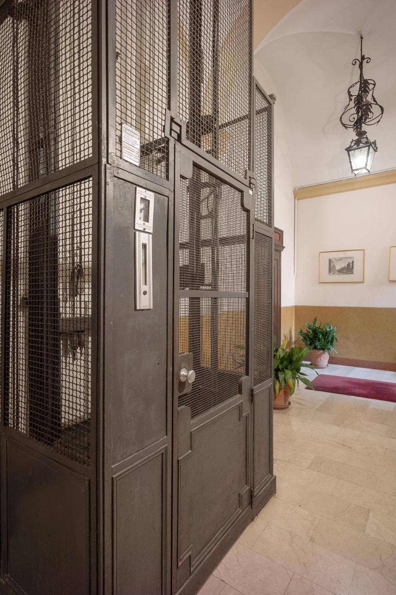 Lussuoso Appartamento Nel Cuore Del Centro Storico Μπολόνια Εξωτερικό φωτογραφία