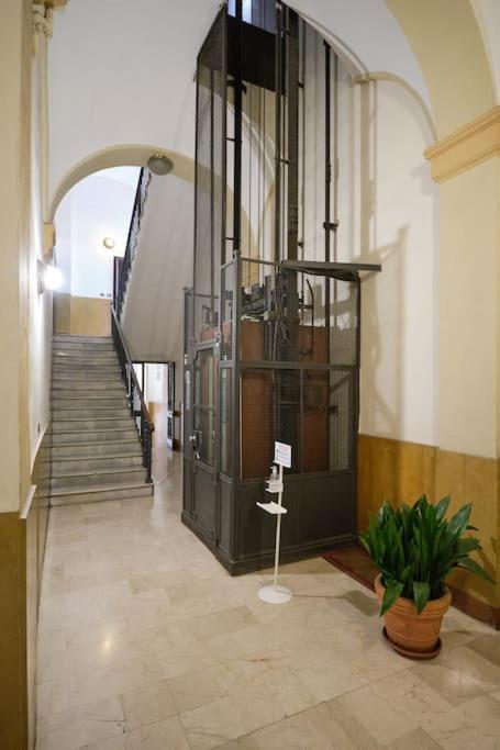 Lussuoso Appartamento Nel Cuore Del Centro Storico Μπολόνια Εξωτερικό φωτογραφία